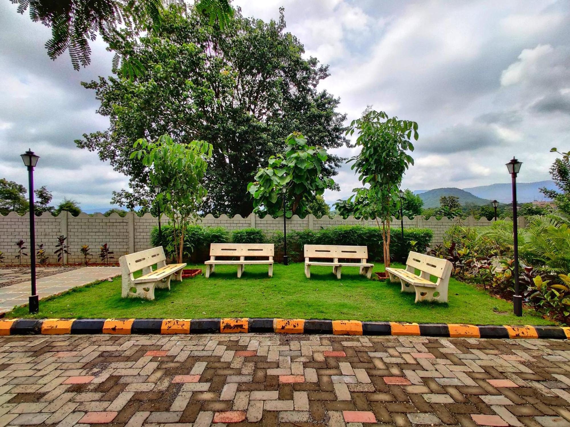 Pushpam Sanskruti Resort Karjat - A Pure Veg Resort Dhamni Exterior foto