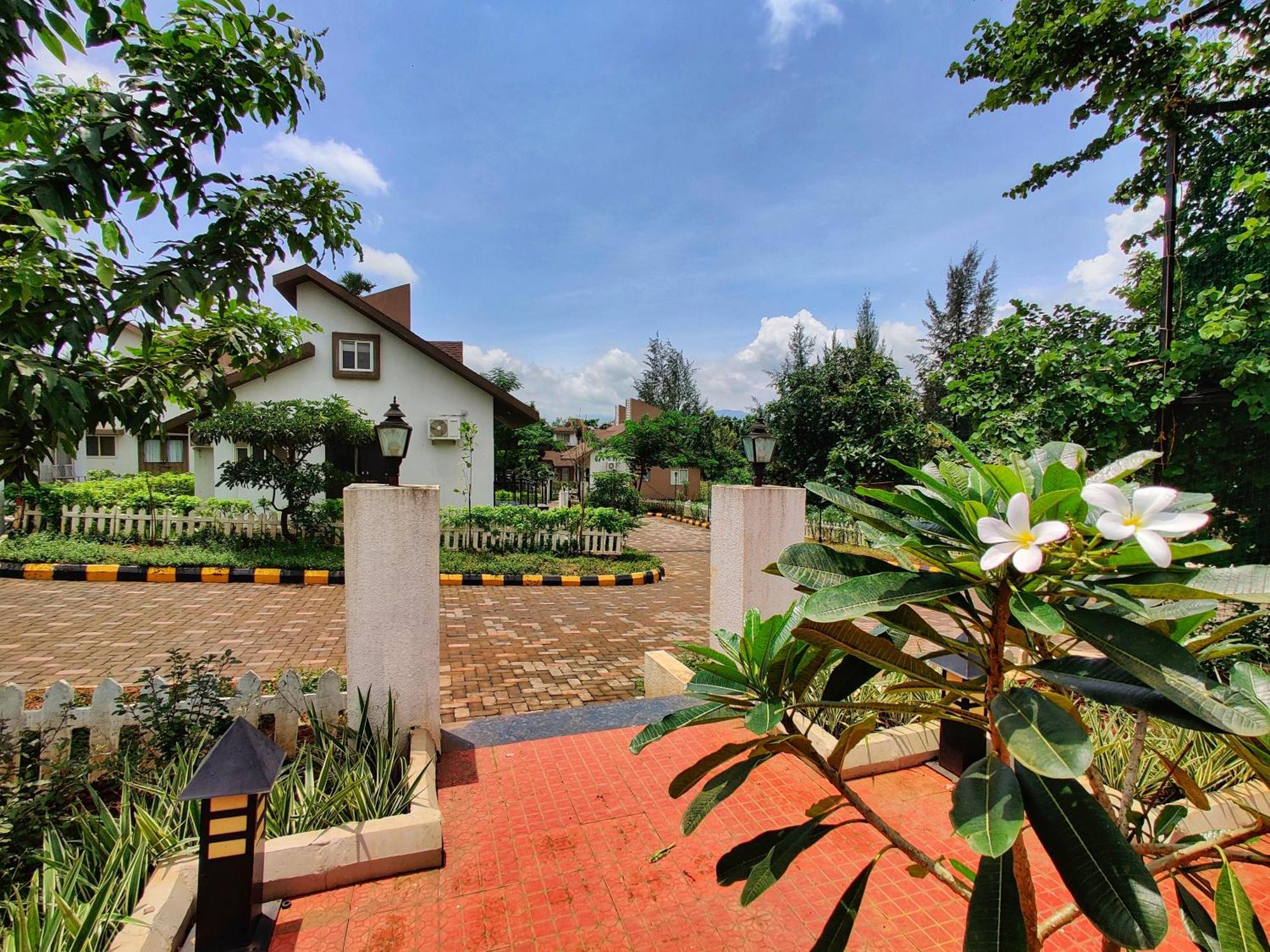 Pushpam Sanskruti Resort Karjat - A Pure Veg Resort Dhamni Exterior foto